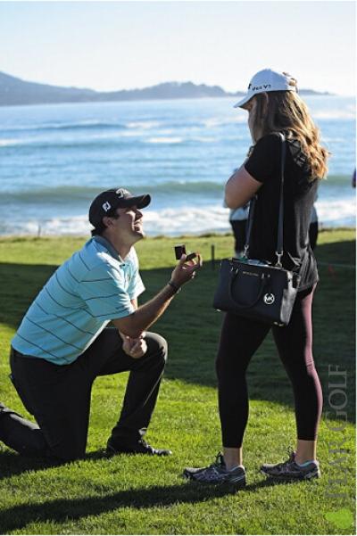 “Meghan,will you marry me? Mark Hurbbard.”(梅根,你愿意嫁给我吗?马克·哈伯德。) “Meghan,will you marry me? Mark Hurbbard.”(梅根,你愿意嫁给我吗?马克·哈伯德。)