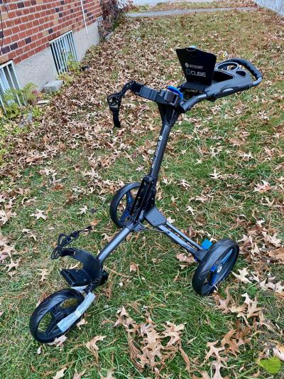 Motocaddy Cube push cart/球袋推車!